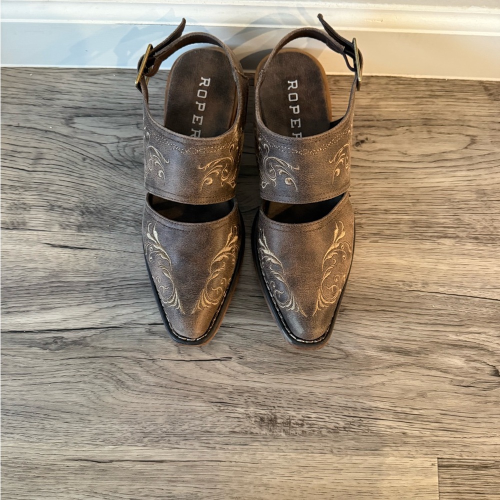 Roper Women's Brown Embroidered Mules